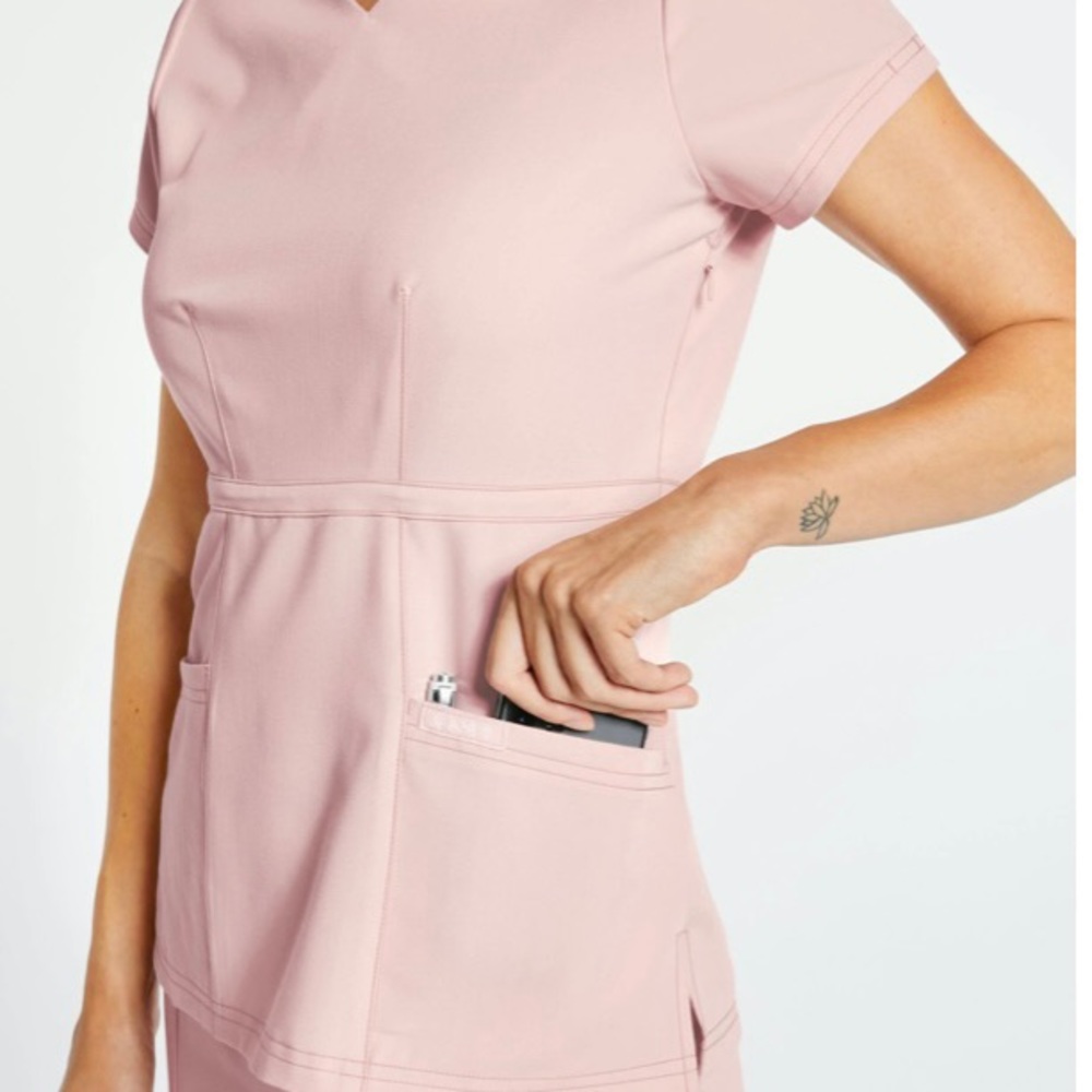Jaanuu Scrub Set